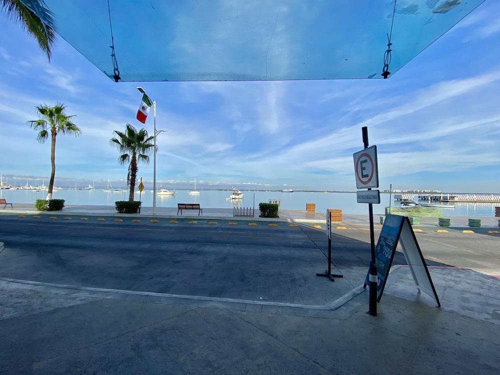 Seven Crown La Paz Malecon Hotel Buitenkant foto